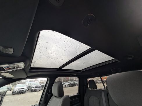 New 2026 RAM 1500 4x4 Crew Cab image 3