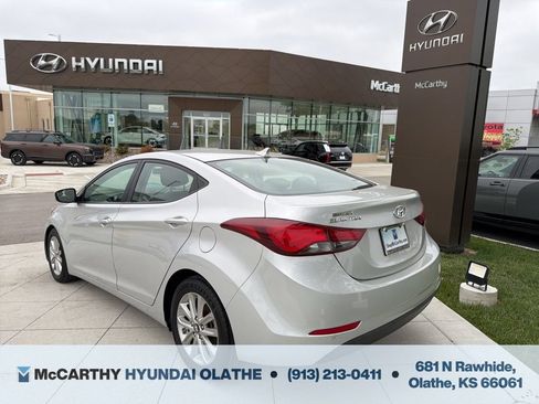 Used 2015 Hyundai Elantra SE w/ Option Group 02 FWD image 12