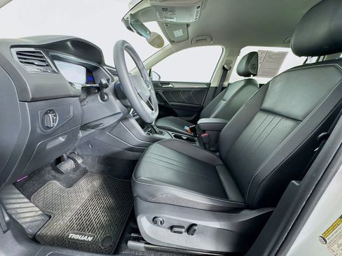 Used 2023 Volkswagen Tiguan SE image 15