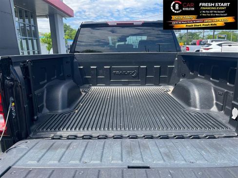 Used 2024 GMC Sierra 1500 SLE RWD image 11