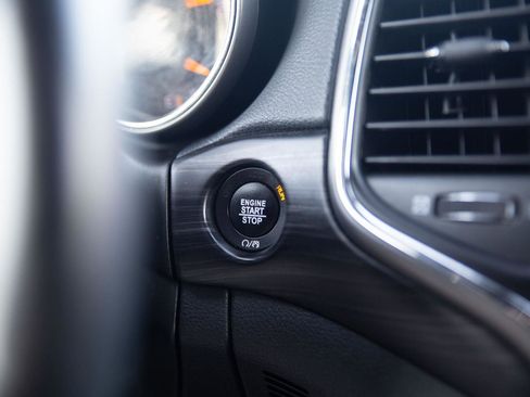 Used 2021 Jeep Grand Cherokee Laredo image 13