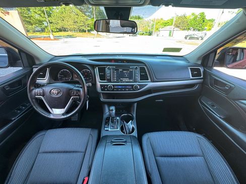 Used 2019 Toyota Highlander Plus AWD/4WD image 7
