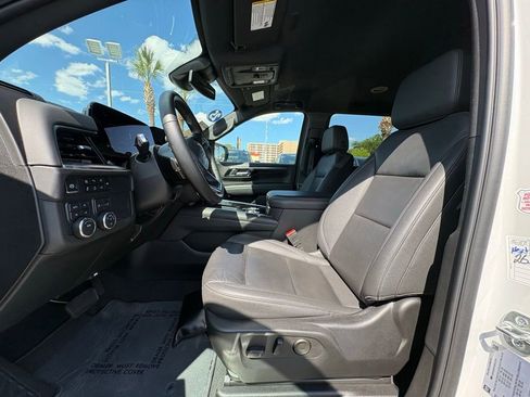 Used 2025 Chevrolet Suburban Z71 AWD/4WD image 13