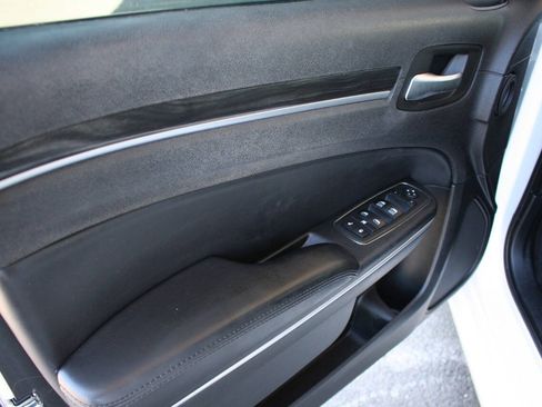 Used 2017 Chrysler 300 Limited RWD image 16