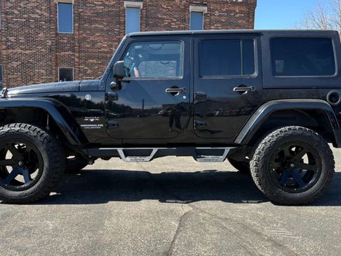 Used 2016 Jeep Wrangler Unlimited Sahara w/ Connectivity Group image 5