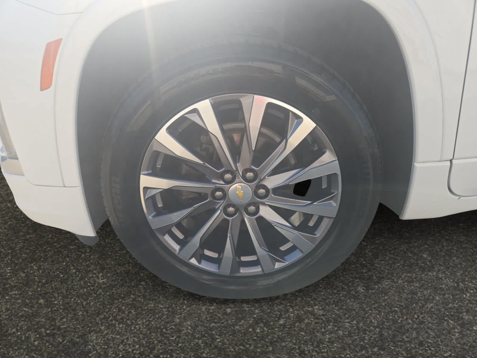 Used 2023 Chevrolet Traverse Premier FWD image 14