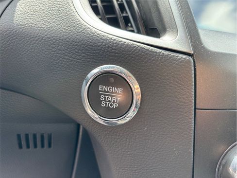 Used 2020 Ford Edge SE image 26