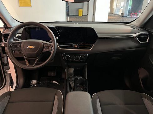 Used 2025 Chevrolet TrailBlazer LT FWD image 32