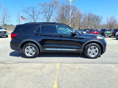 Used 2024 Ford Explorer XLT w/ Equipment Group 202A AWD/4WD image 9