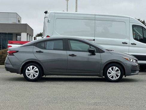 Used 2024 Nissan Versa S FWD image 3