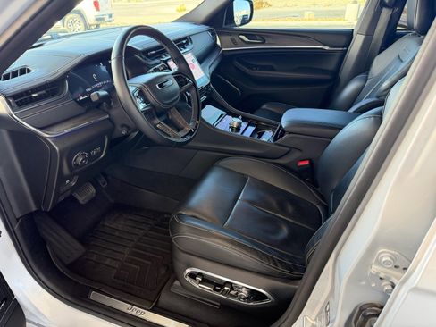 Used 2023 Jeep Grand Cherokee Overland w/ Adv Protech Group III image 15