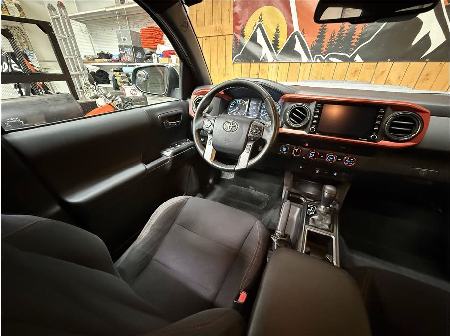 Used 2020 Toyota Tacoma TRD Sport AWD/4WD image 23
