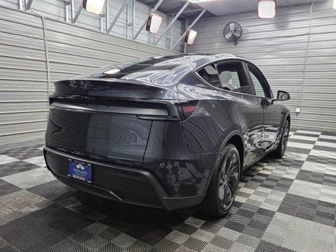 Used 2026 Tesla Model Y Long Range RWD image 5