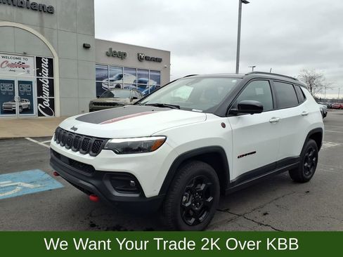 Used 2023 Jeep Compass Trailhawk w/ Trailhawk Elite Group image 2