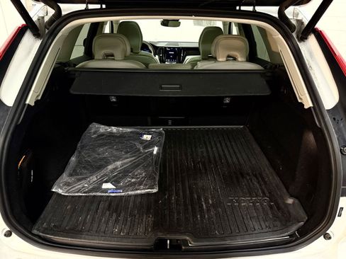 Used 2024 Volvo XC60 B5 Plus w/ Protection Package Premier AWD/4WD image 35