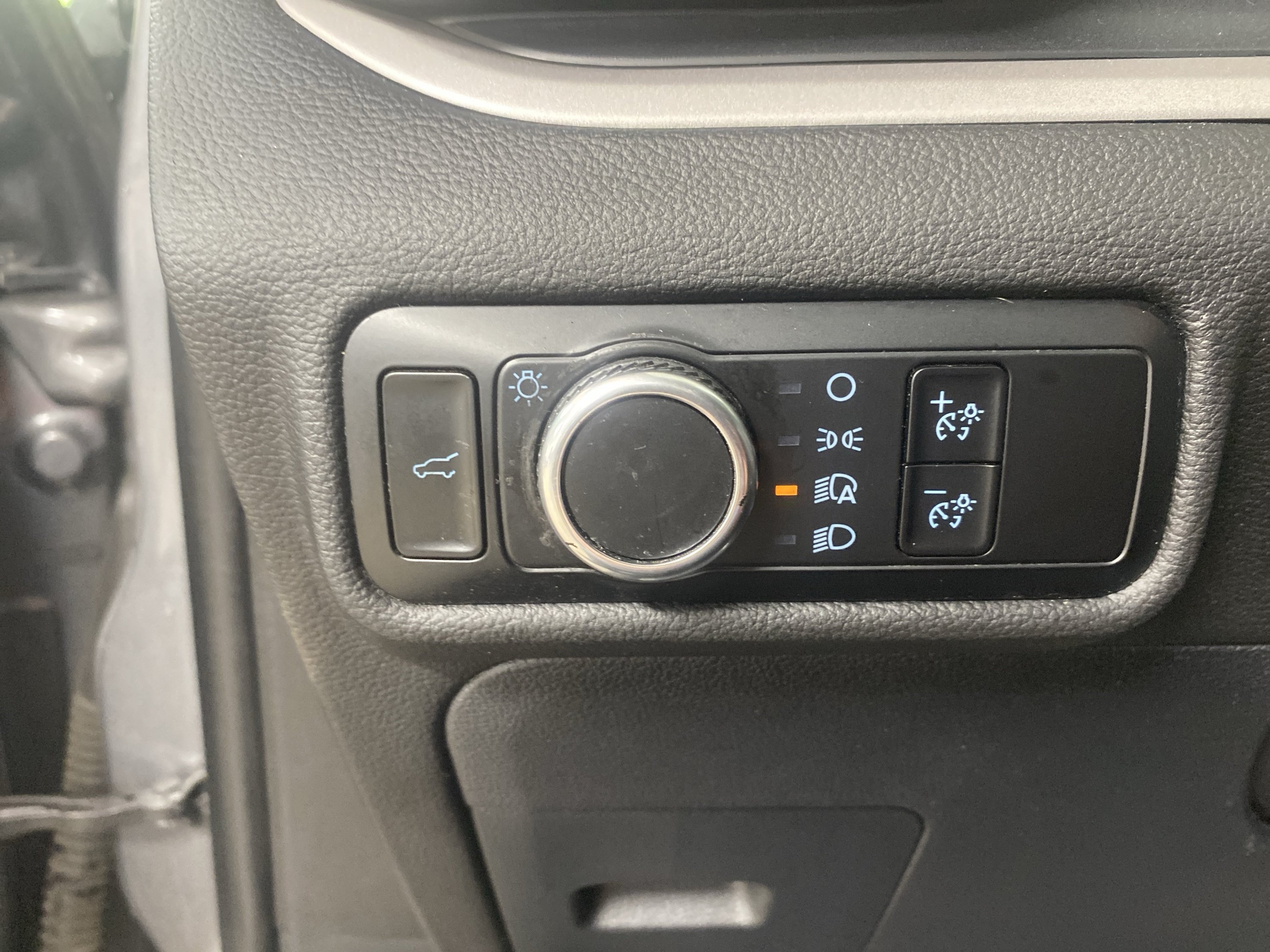 Used 2023 Ford Explorer XLT AWD/4WD image 21