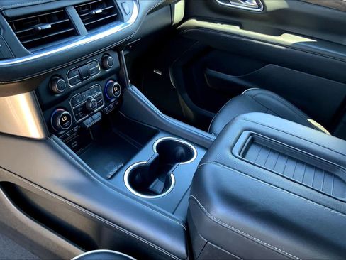 Used 2023 Chevrolet Suburban Premier image 16