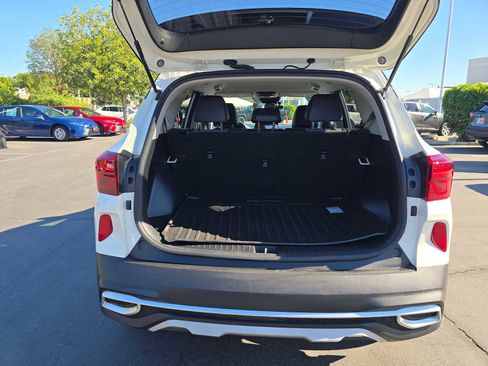 Used 2023 Kia Seltos S w/ Navigation Package image 15