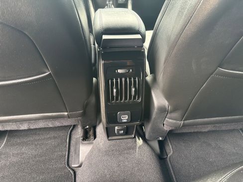 Used 2025 Jeep Compass Latitude AWD/4WD image 13