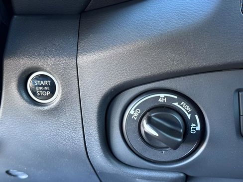 Used 2022 Nissan Frontier PRO-4X image 18