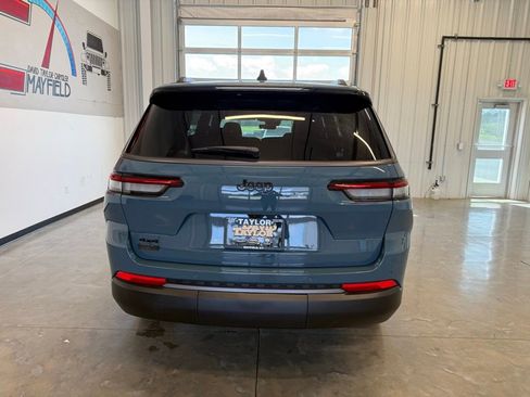 New 2026 Jeep Grand Cherokee L Limited w/ Limited Altitude Package AWD/4WD image 4