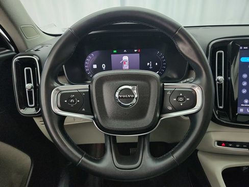 Used 2023 Volvo XC40 B5 Plus AWD/4WD image 15