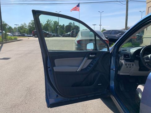 Used 2017 Subaru Forester 2.5i Limited AWD/4WD image 11
