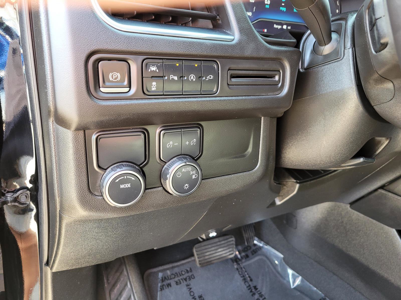 Used 2022 Chevrolet Suburban LT RWD image 23