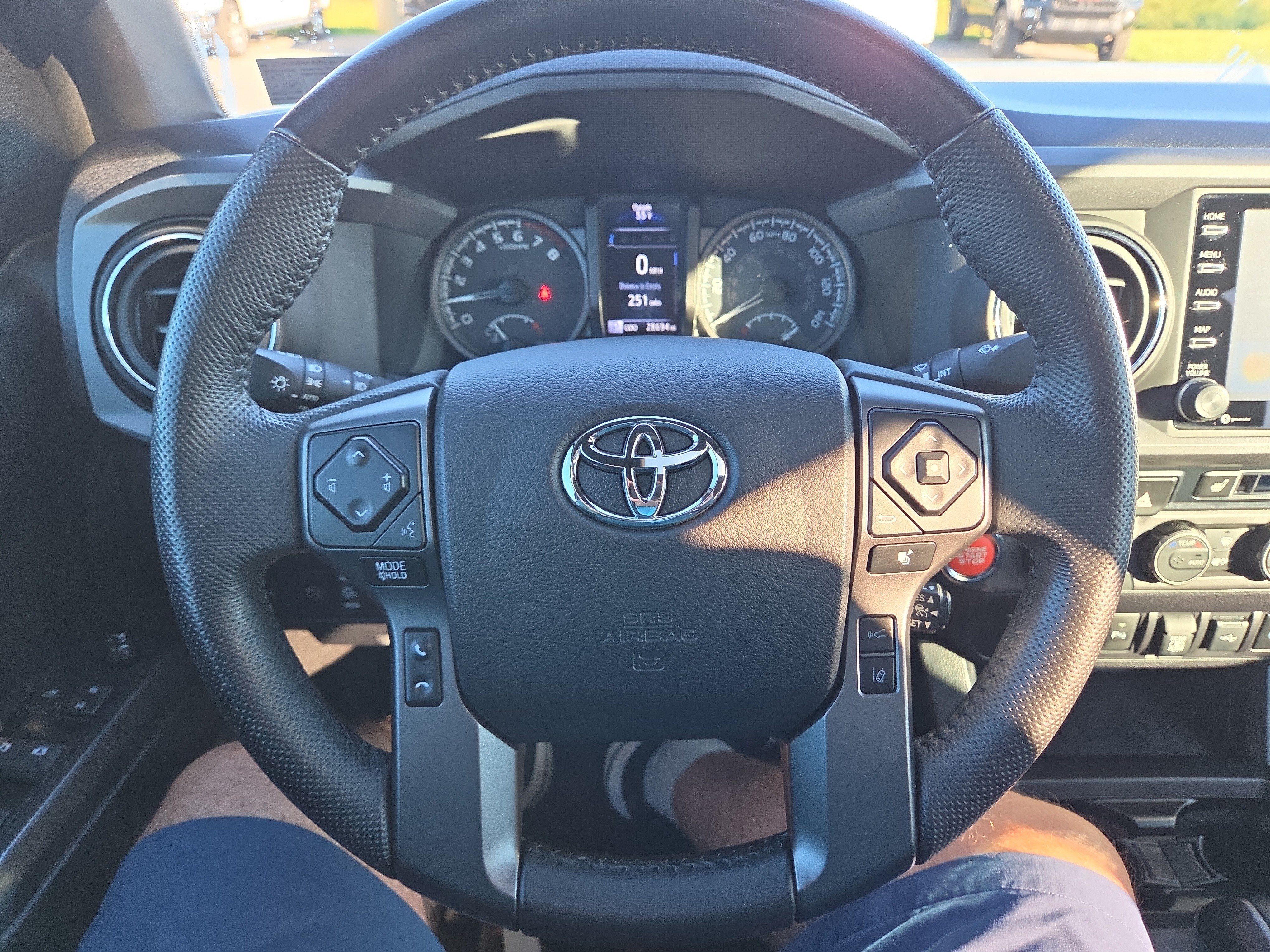 Used 2021 Toyota Tacoma TRD Off-Road w/ TRD Premium Off Road Package AWD/4WD image 4