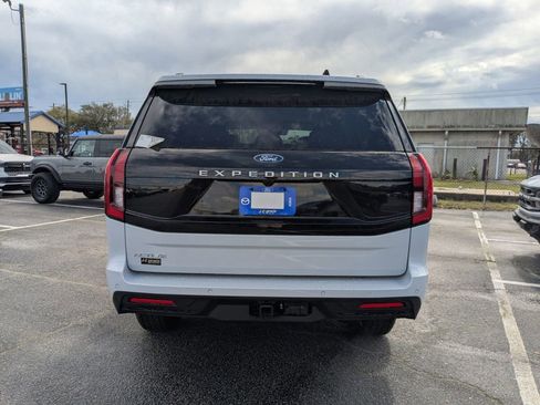 New 2026 Ford Expedition Active image 5