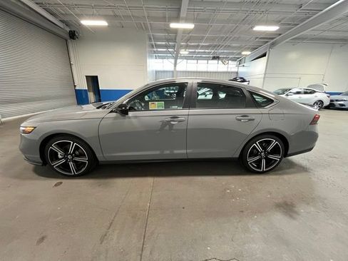 Used 2025 Honda Accord Sport image 6