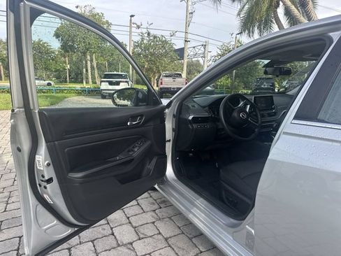 Used 2024 Nissan Altima 2.5 SV FWD image 22
