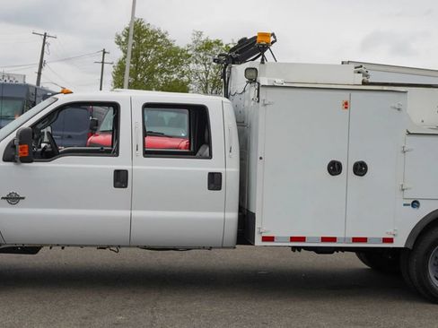 Used 2016 Ford F550 4x4 Crew Cab Super Duty image 1