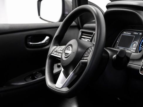 Used 2023 Nissan Leaf S image 17