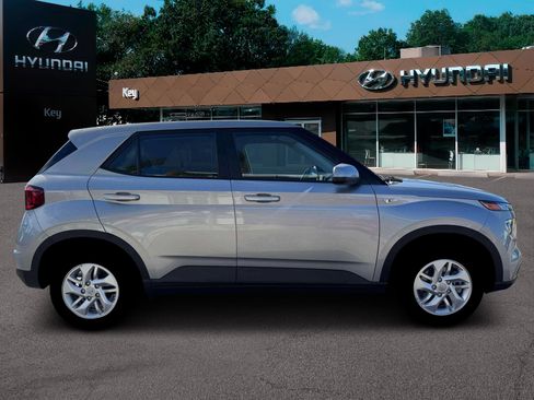 New 2026 Hyundai Venue SE image 9