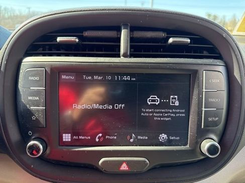 Used 2023 Kia Soul LX w/ LX Technology Package image 16