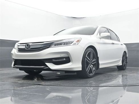Used 2017 Honda Accord Touring image 8
