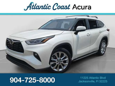 Used 2021 Toyota Highlander Limited FWD image 1