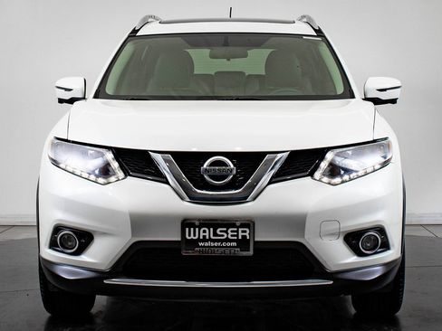 Used 2016 Nissan Rogue SV w/ SV Premium Package image 2