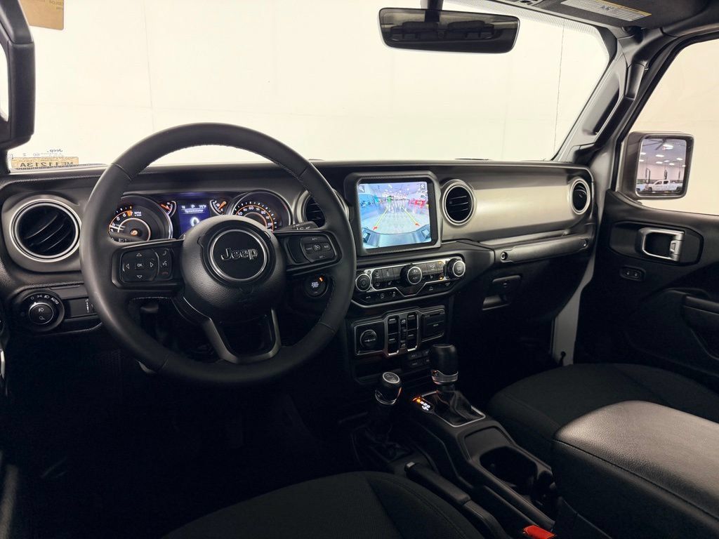 Used 2023 Jeep Gladiator Sport AWD/4WD image 13