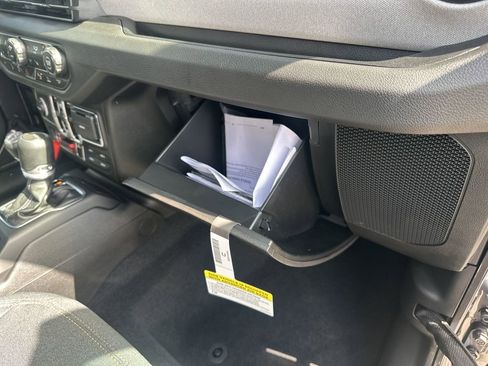 New 2025 Jeep Gladiator Willys image 39