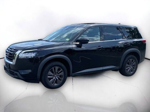 Used 2022 Nissan Pathfinder S image 2