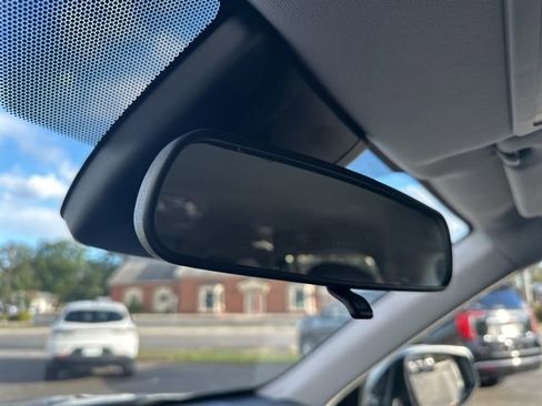 Used 2024 Toyota Highlander LE image 28