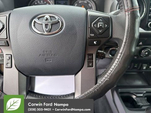 Used 2020 Toyota Tacoma TRD Off-Road w/ Technology Package AWD/4WD image 17