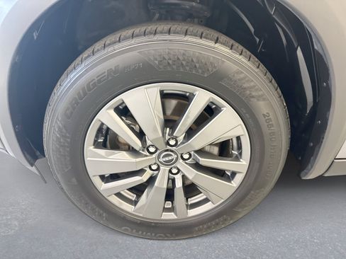 Used 2025 Nissan Pathfinder SV AWD/4WD image 29