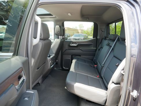 Used 2024 GMC Sierra 1500 SLT w/ SLT Premium Plus Package AWD/4WD image 36