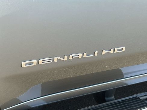 Used 2024 GMC Sierra 2500 Denali w/ Denali Reserve Package AWD/4WD image 32
