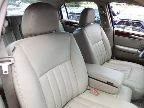 Used 2007 Lincoln Town Car Signature image 18