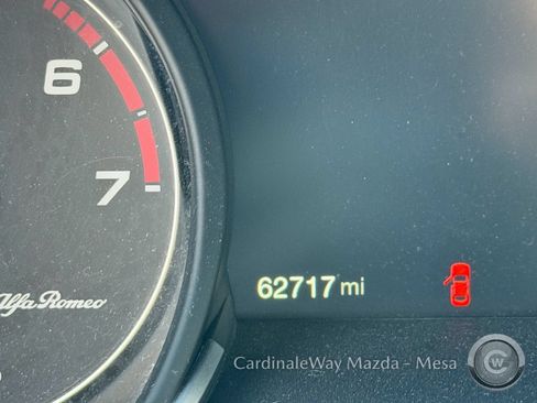 Used 2018 Alfa Romeo Stelvio AWD image 9