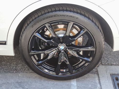 Used 2024 BMW X7 xDrive40i w/ M Sport Package AWD/4WD image 8